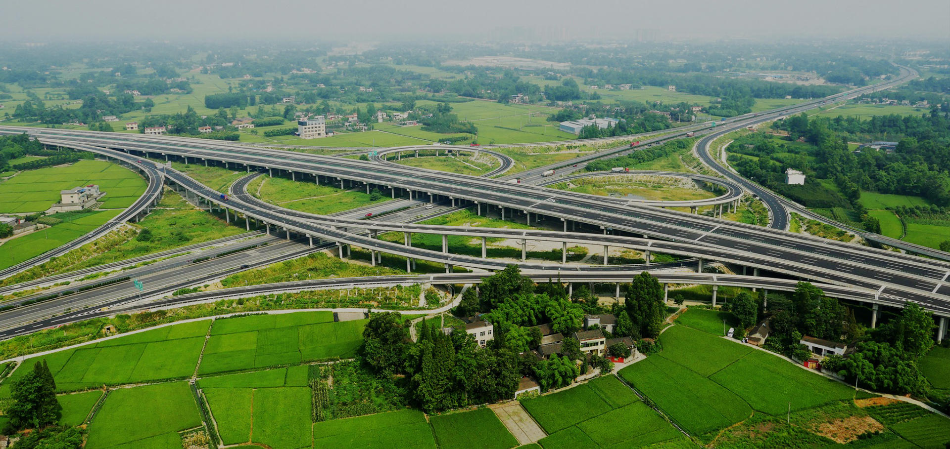 以百年基业为梦，以群策之力铸帆，建一项工程，竖一座丰碑